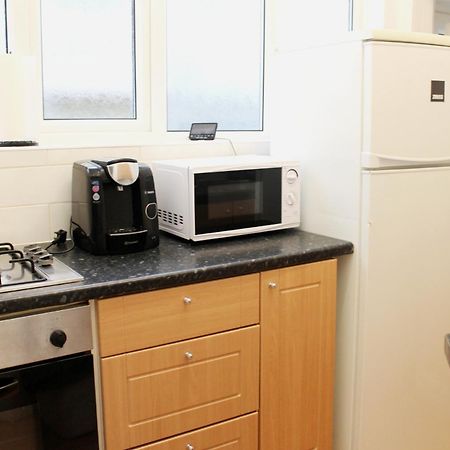 Large Garden Apartment On Golders Green High Road 런던 외부 사진