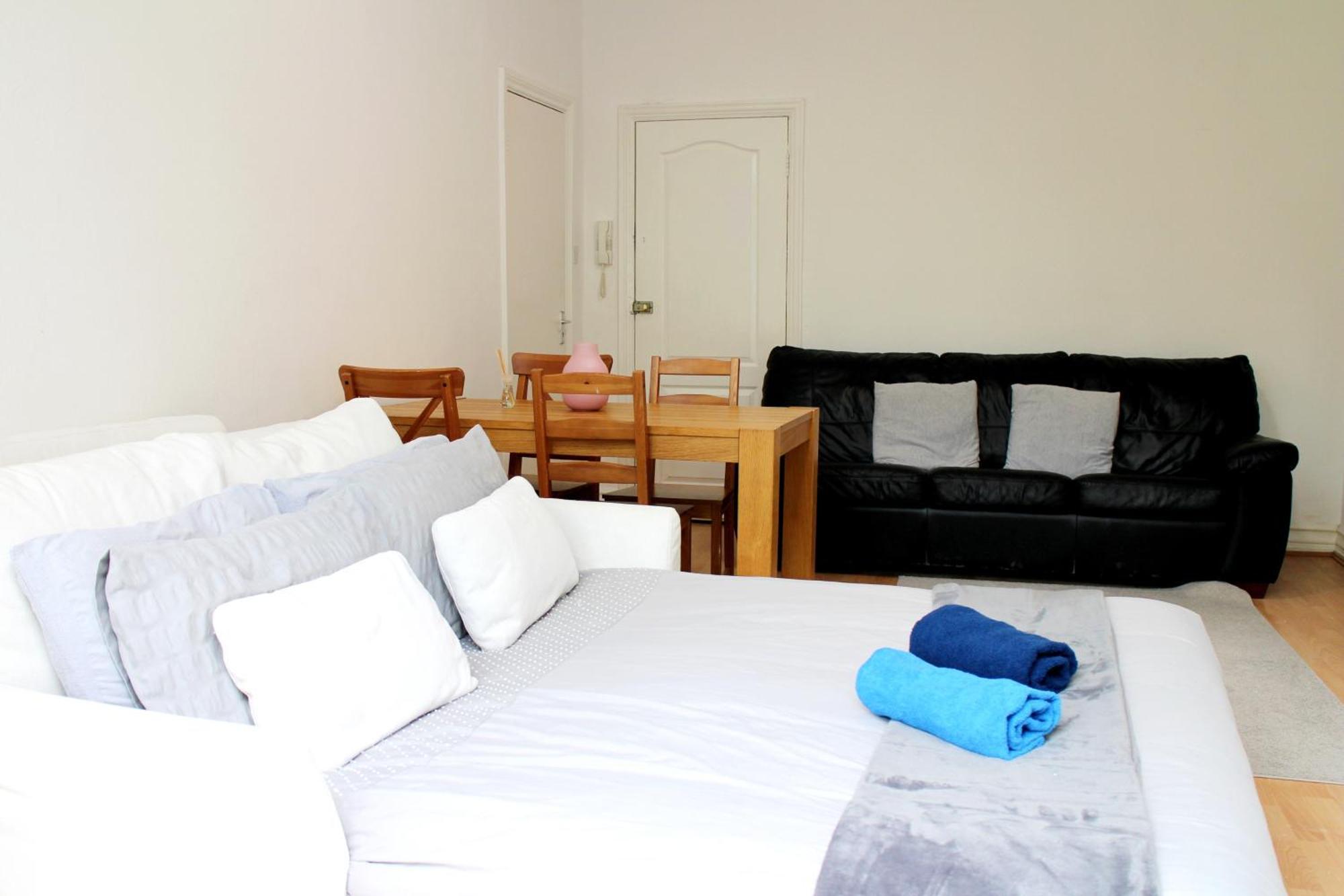Large Garden Apartment On Golders Green High Road 런던 외부 사진